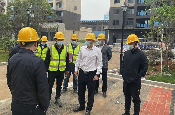 徐旭帶隊深入項目督導假期疫情防控、安全生產工作，看望慰問一線職工02.jpg