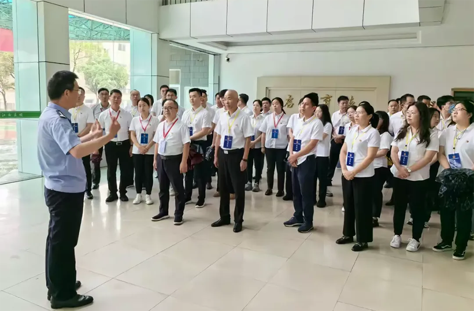 公司黨員干部赴江西省新城監獄開展警示教育活動 公司黨員干部赴江西省新城監獄開展警示教育活動